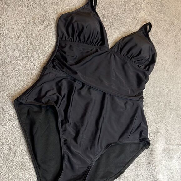 NWT Jones New York Black One Piece Swimsuit - Size Medium - Picture 1 of 14